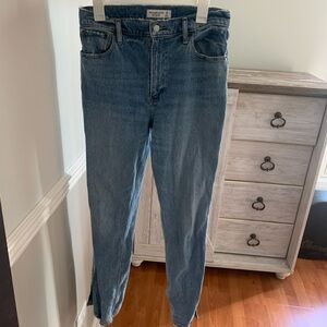 Abercrombie 90s Straight Ultra High Rise Jean with split hem, size 29